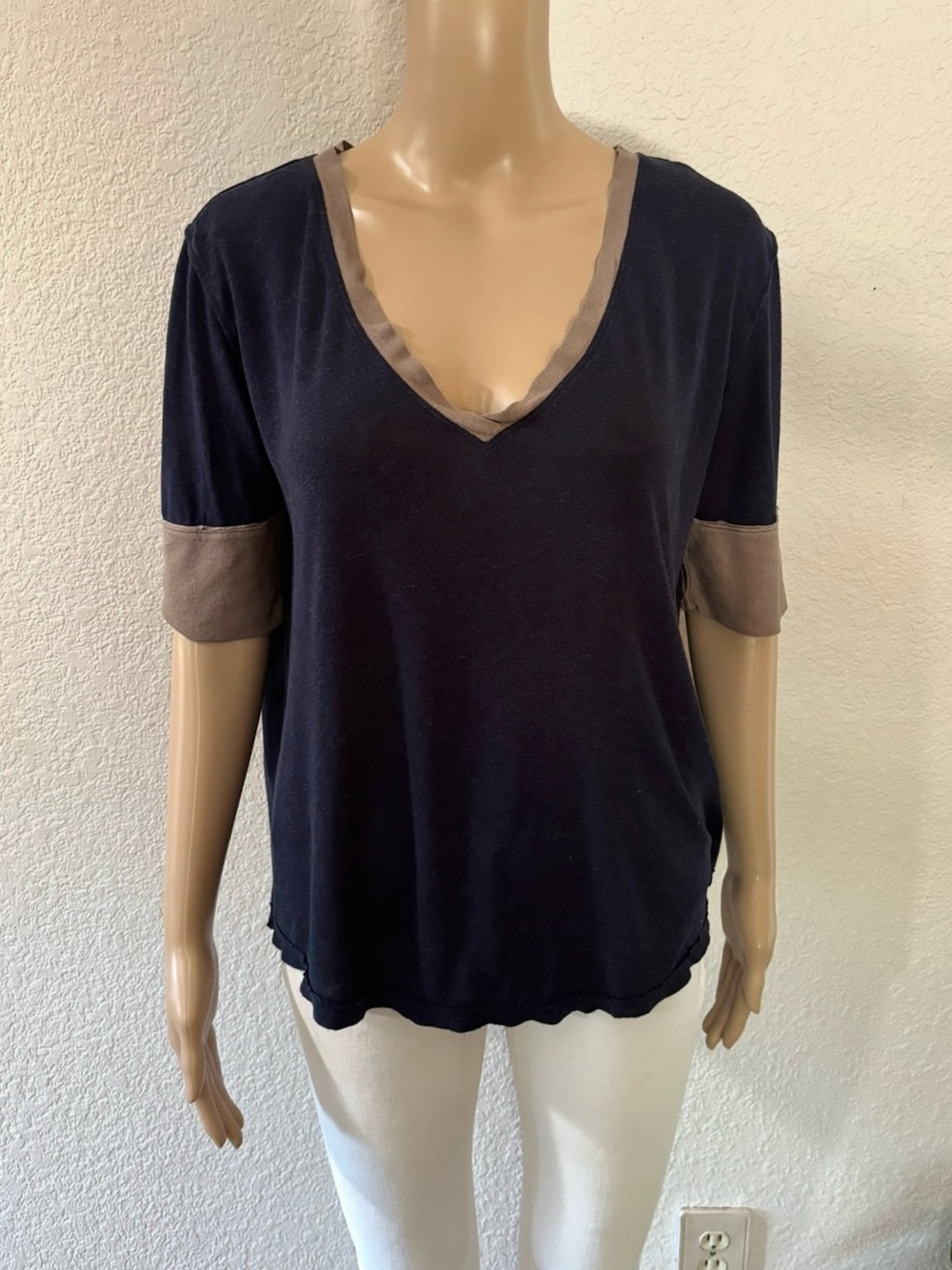 FREE PEOPLE We The Free Women’s Relaxed Fit Navy Blue V-Neck Top w/ Taupe Trim